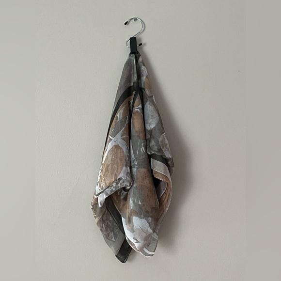 Women’s Simply Vera Wang Sheer Scarf / Wrap - Picture 5 of 12